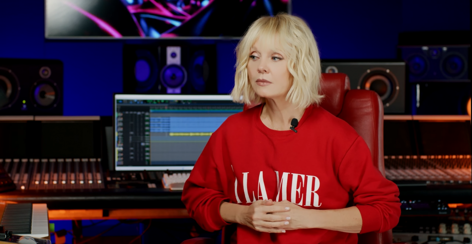 Валерия удивила поклонников смелыми молодежными луками и семейными откровениями